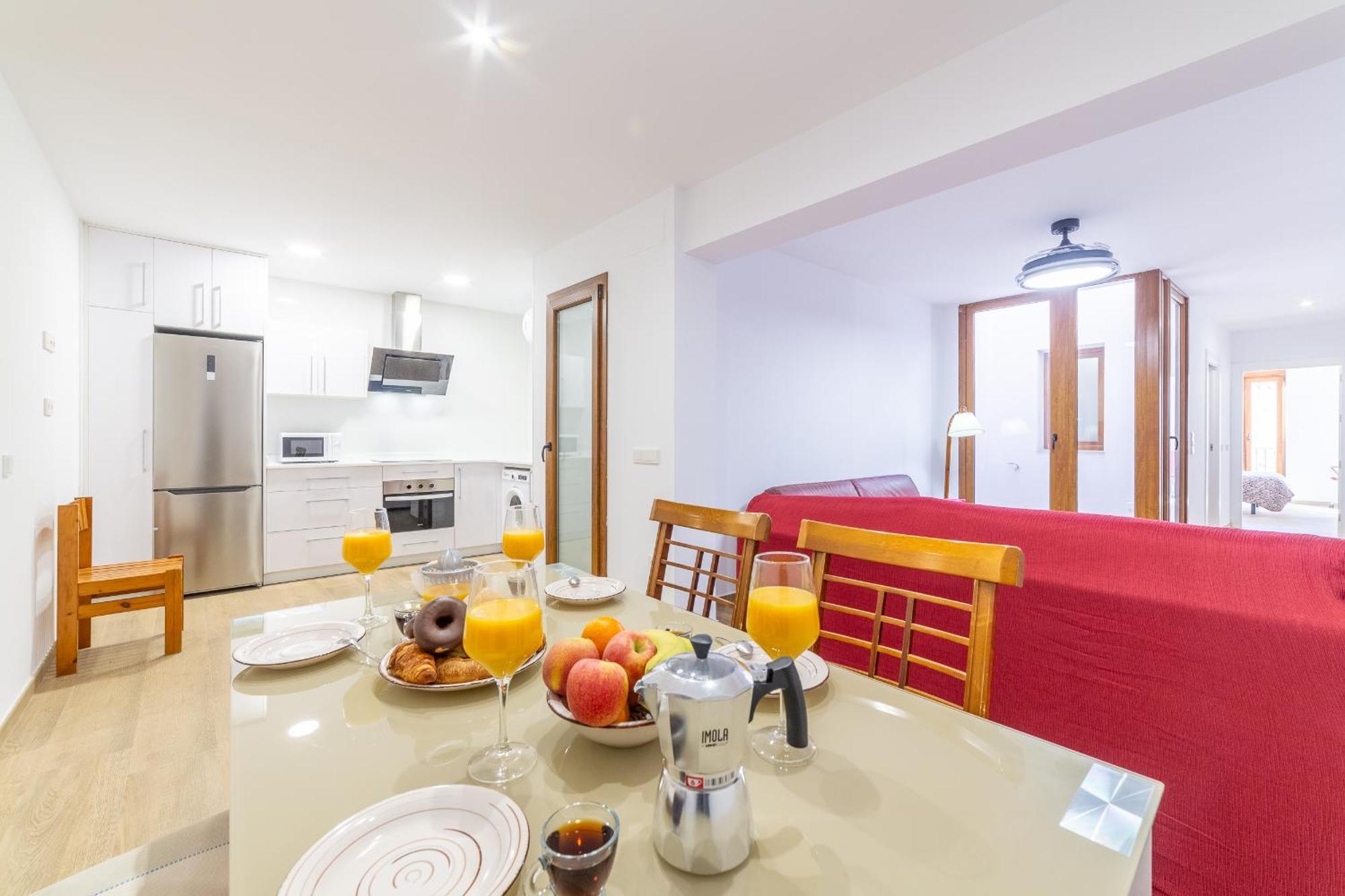 Casa Gomez, Parking Gratuito En Pleno Centro Almeria